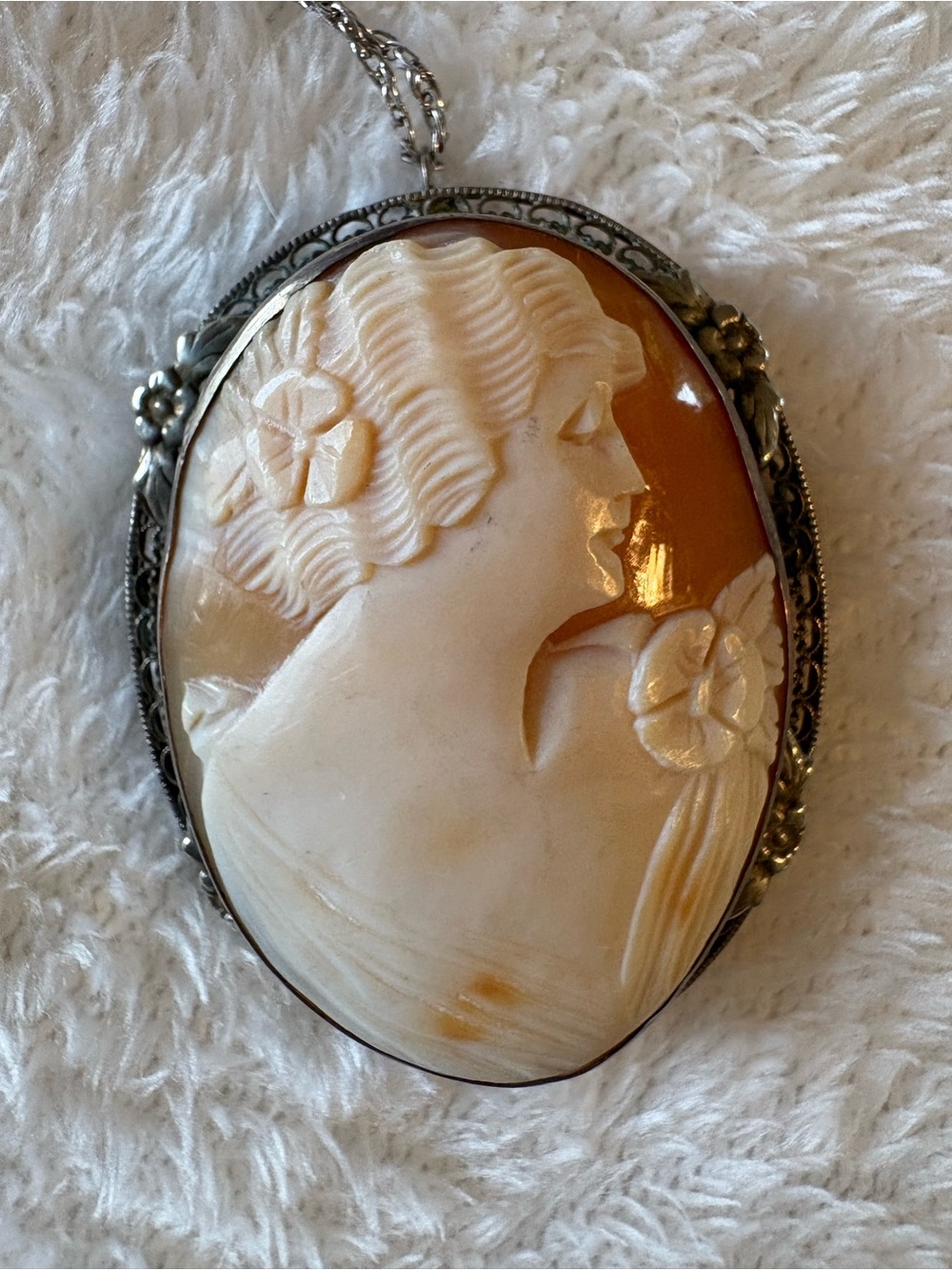 Large Vintage Shell Cameo Sterling Pendant Necklace - Cream and Gold Tones